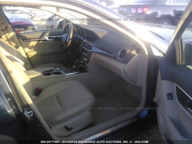 WDDGF4HB0ER310748 - 2014 MERCEDES-BENZ C 250 GRAY photo 5