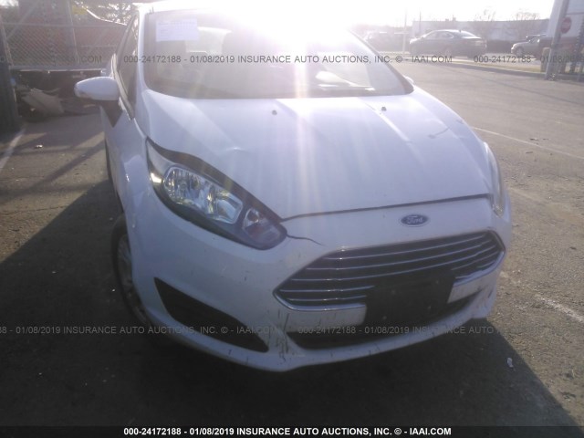 3FADP4EJ2GM206066 - 2016 FORD FIESTA SE WHITE photo 6