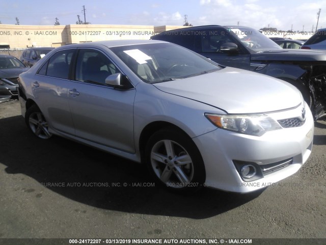 4T1BF1FK2EU451769 - 2014 TOYOTA CAMRY L/SE/LE/XLE Gümüş foto 1