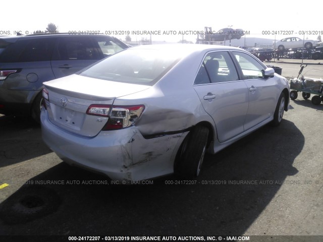 4T1BF1FK2EU451769 - 2014 TOYOTA CAMRY L/SE/LE/XLE Gümüş foto 4