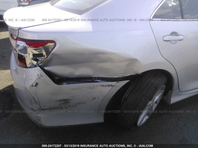 4T1BF1FK2EU451769 - 2014 TOYOTA CAMRY L/SE/LE/XLE Gümüş foto 6