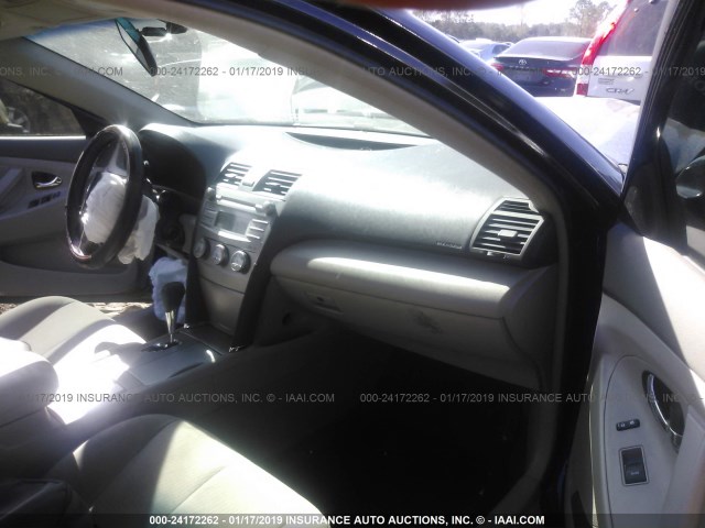 4T1BF3EK1BU699245 - 2011 TOYOTA CAMRY SE/LE/XLE BLACK photo 5