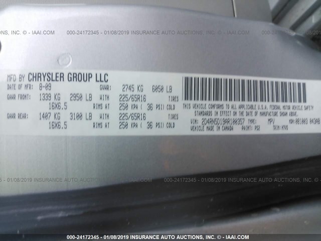 2D4RN5D19AR100357 - 2010 DODGE GRAND CARAVAN SXT SILVER photo 9