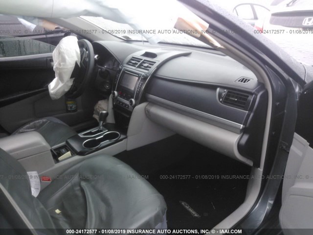 4T1BF1FK4CU033744 - 2012 TOYOTA CAMRY SE/LE/XLE 黑色 照片 5