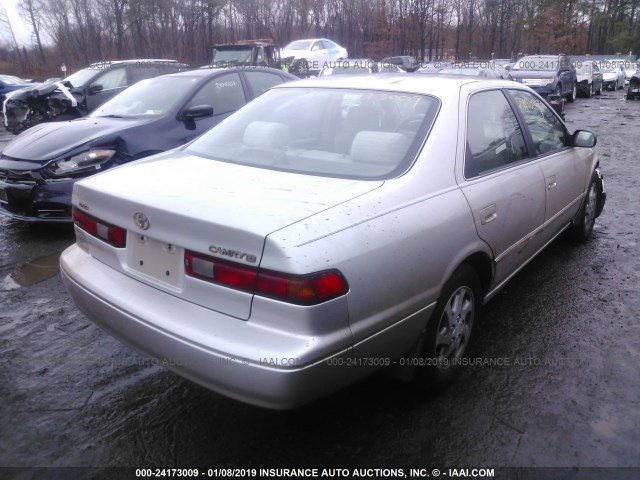 4T1BF22K4WU065271 - 1998 TOYOTA CAMRY CE/LE/XLE BEIGE photo 4