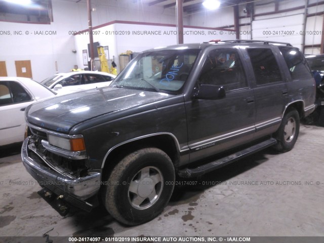 1GNEK13R9XJ489414 - 1999 CHEVROLET TAHOE K1500 GRAY photo 2