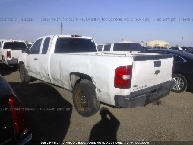 1GCEC19027E569936 - 2007 CHEVROLET SILVERADO C1500 WHITE photo 3