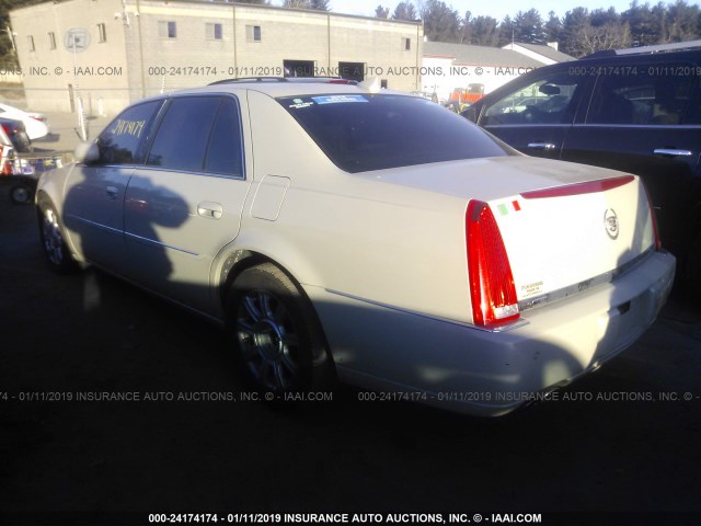 1G6KH5E68BU148701 - 2011 CADILLAC DTS PREMIUM COLLECTION CREAM photo 3