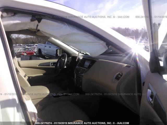 5N1DR2MN4HC620025 - 2017 NISSAN PATHFINDER S/SV/SL/PLATINUM WHITE photo 5