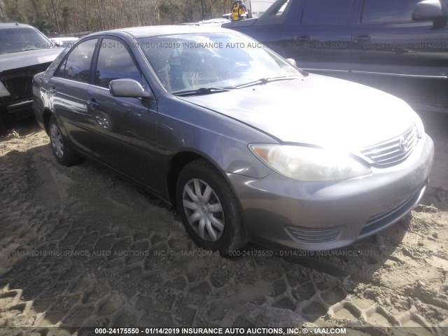 4T1BE32K25U952715 - 2005 TOYOTA CAMRY LE/XLE/SE GRAY photo 1