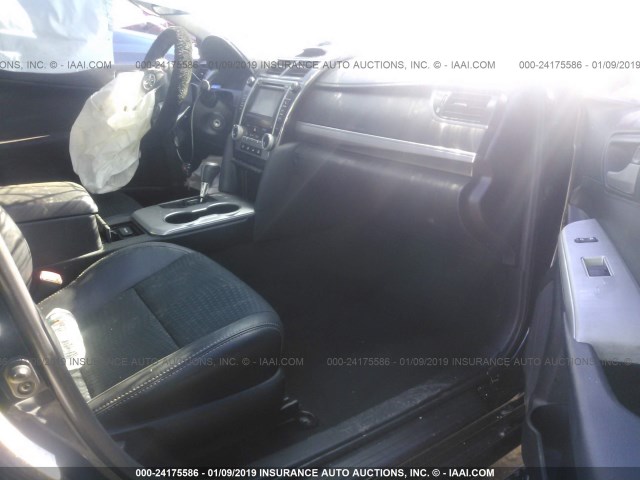 4T1BF1FK8CU151568 - 2012 TOYOTA CAMRY SE/LE/XLE 黑色 照片 5