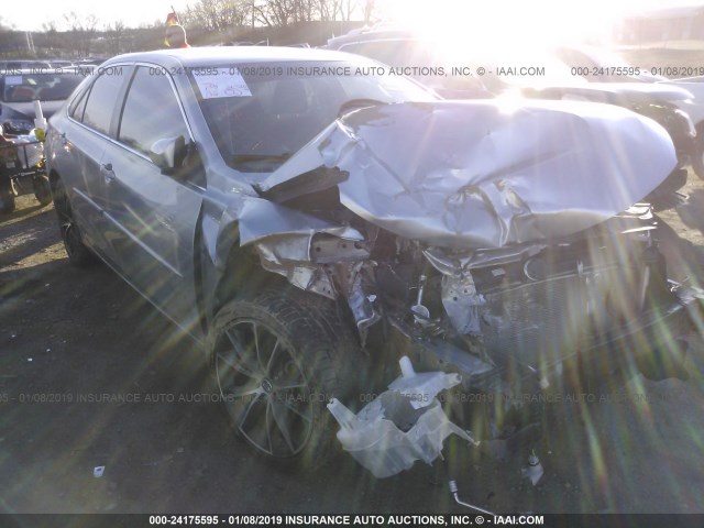 4T1BF1FK9FU048194 - 2015 TOYOTA CAMRY LE/XLE/SE/XSE ვერცხლისფერი ფოტო 1