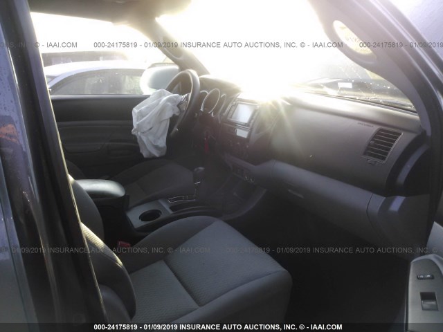 5TFJX4GN0EX030168 - 2014 TOYOTA TACOMA DOUBLE CAB 灰色 照片 5