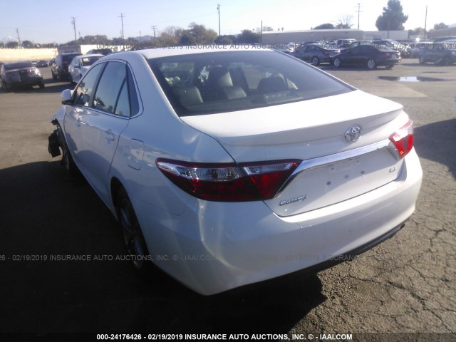 4T1BF1FK7GU169906 - 2016 TOYOTA CAMRY LE/XLE/SE/XSE WHITE photo 3