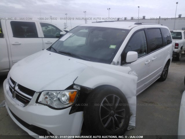 2C4RDGCG8HR861215 - 2017 DODGE GRAND CARAVAN SXT WHITE photo 2