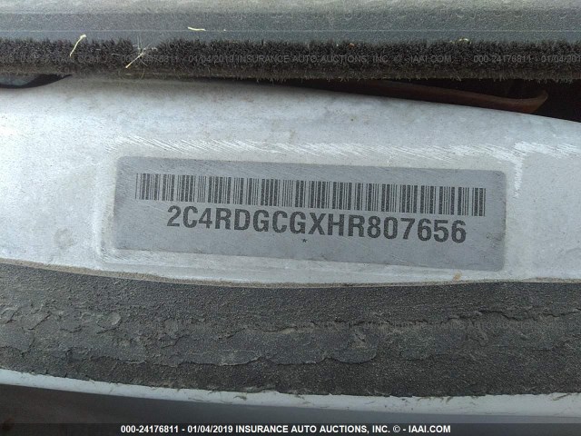 2C4RDGCGXHR807656 - 2017 DODGE GRAND CARAVAN SXT WHITE photo 9