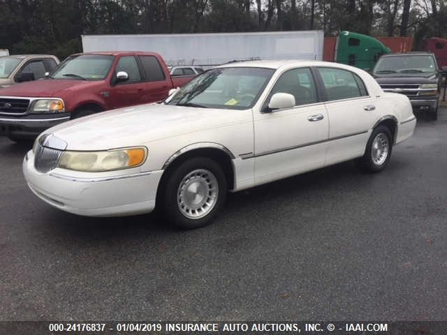 1LNFM81W9WY627205 - 1998 LINCOLN TOWN CAR Unknown photo 2