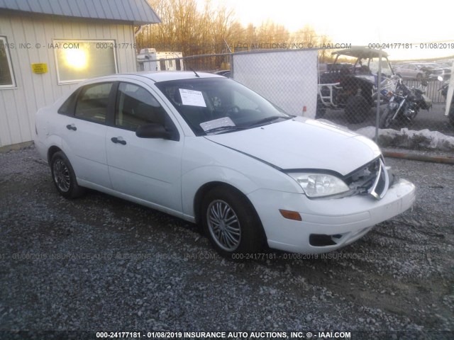 1FAFP34N56W162103 - 2006 FORD FOCUS ZX4 WHITE photo 1