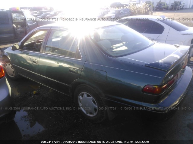 4T1BG22K7WU854267 - 1998 TOYOTA CAMRY CE/LE/XLE GREEN photo 3