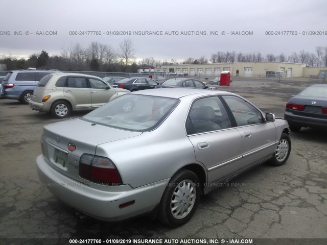 1HGCD5564VA003983 - 1997 HONDA ACCORD EX/EX-R SILVER photo 4