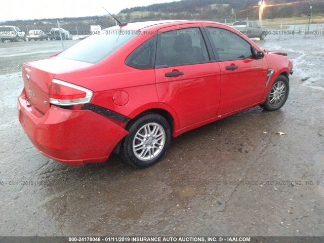 1FAHP35N38W105389 - 2008 FORD FOCUS SE/SEL/SES RED photo 4