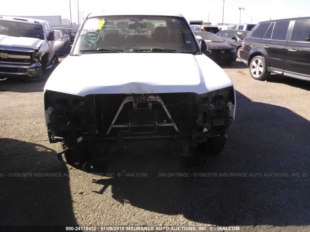 2GCEC13T451176280 - 2005 CHEVROLET SILVERADO C1500 WHITE photo 6