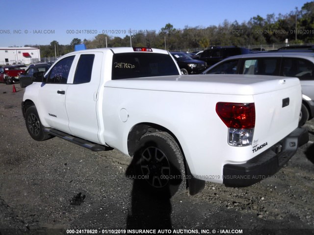 5TFRU5F10DX028564 - 2013 TOYOTA TUNDRA DOUBLE CAB SR5 WHITE photo 3