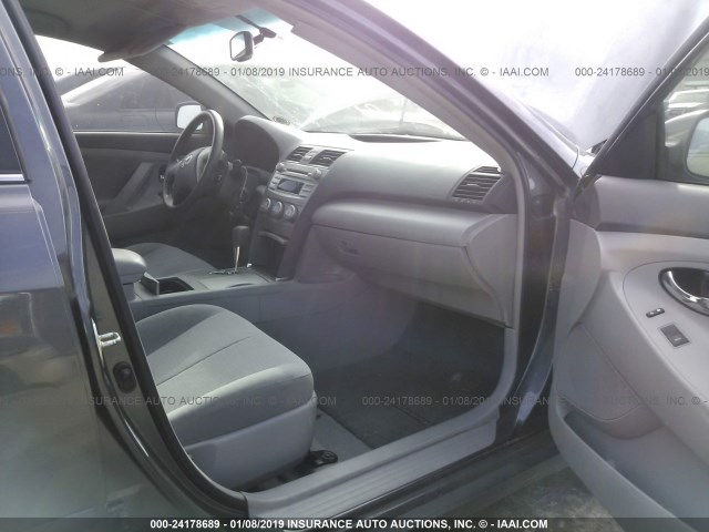 4T4BF3EK0AR082830 - 2010 TOYOTA CAMRY SE/LE/XLE 灰色 照片 5