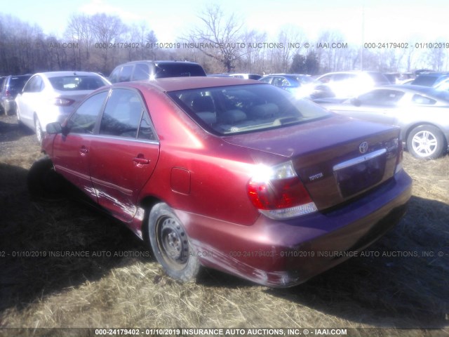 4T1BE32K85U052644 - 2005 TOYOTA CAMRY LE/XLE/SE RED photo 3