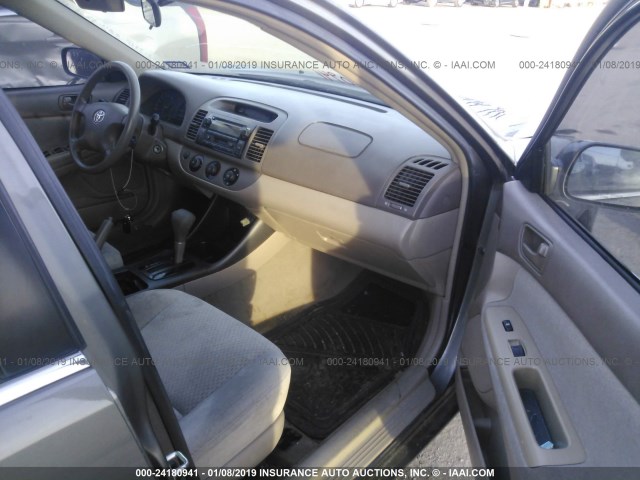 4T1BE32K64U934894 - 2004 TOYOTA CAMRY LE/XLE/SE GOLD photo 5