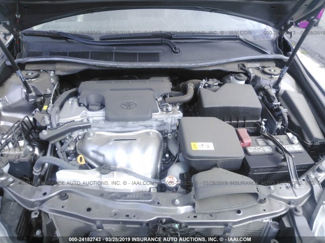 4T1BF1FK2HU331281 - 2017 TOYOTA CAMRY LE/XLE/SE/XSE ნაცრისფერი ფოტო 10