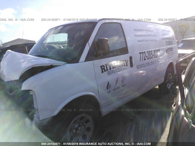 1GCSGAFX3C1191040 - 2012 CHEVROLET EXPRESS G1500  WHITE photo 2