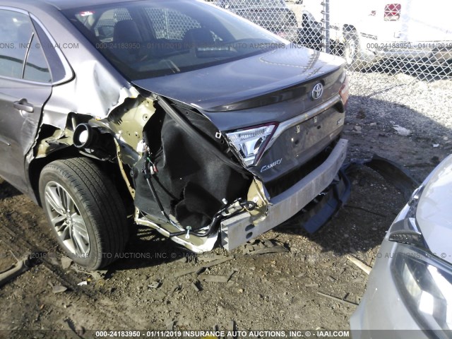 4T1BF1FK9HU810555 - 2017 TOYOTA CAMRY LE/XLE/SE/XSE GRAY photo 6