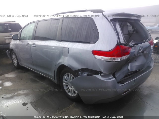 5TDYK3DC6CS246250 - 2012 TOYOTA SIENNA XLE/LIMITED SILVER photo 3