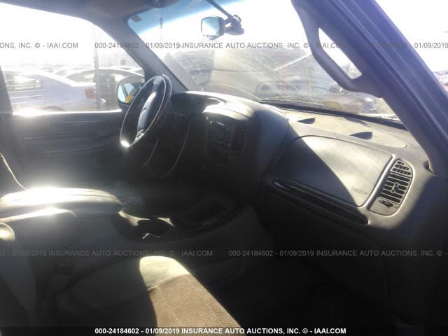 5LMPU28A6XLJ29020 - 1999 LINCOLN NAVIGATOR 灰色 照片 5