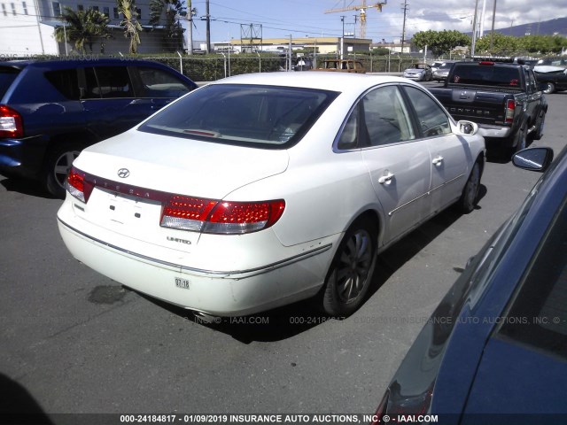 KMHFC46F96A044145 - 2006 HYUNDAI AZERA SE/LIMITED WHITE photo 4