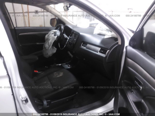 JA4AZ3A37GZ014756 - 2016 MITSUBISHI OUTLANDER SE/SEL WHITE photo 5