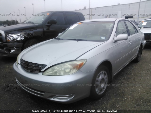 4T1BE32K33U675831 - 2003 TOYOTA CAMRY LE/XLE/SE SILVER photo 2