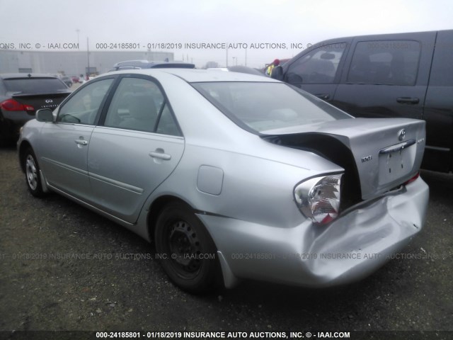 4T1BE32K33U675831 - 2003 TOYOTA CAMRY LE/XLE/SE SILVER photo 3