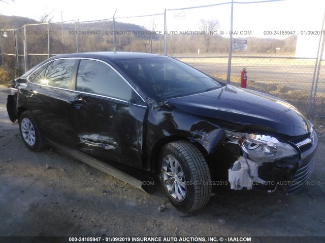 4T4BF1FK2FR516188 - 2015 TOYOTA CAMRY LE/XLE/SE/XSE შავი ფოტო 1