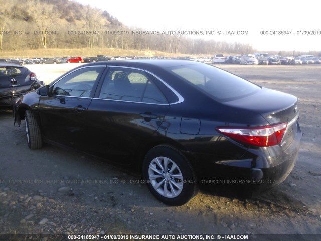 4T4BF1FK2FR516188 - 2015 TOYOTA CAMRY LE/XLE/SE/XSE შავი ფოტო 3