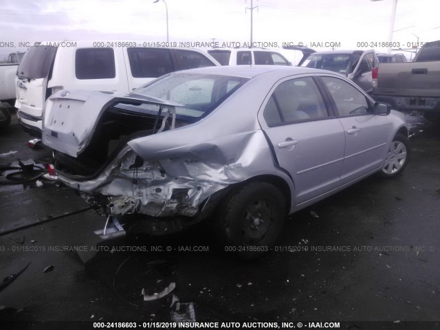 3FAFP06Z96R162798 - 2006 FORD FUSION S SILVER photo 4