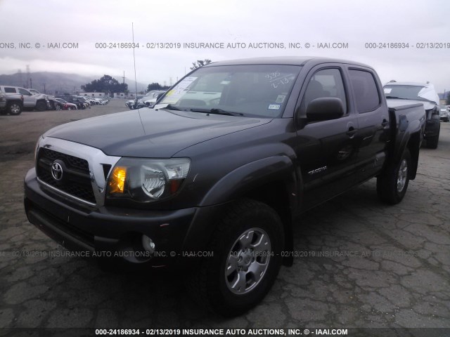 3TMLU4EN3BM077538 - 2011 TOYOTA TACOMA DOUBLE CAB GRAY photo 2