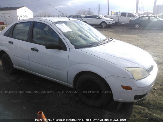 1FAHP34N27W310525 - 2007 FORD FOCUS ZX4/S/SE/SES WHITE photo 1