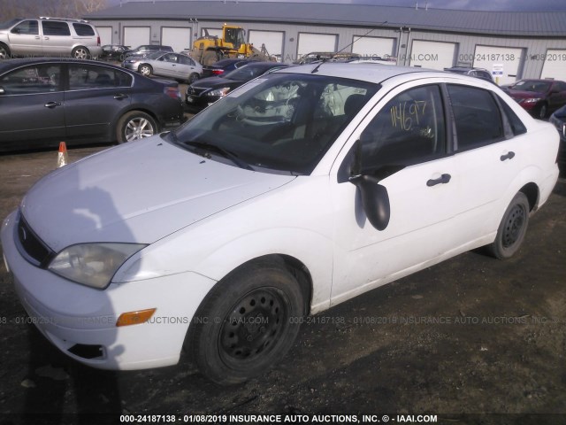 1FAHP34N27W310525 - 2007 FORD FOCUS ZX4/S/SE/SES WHITE photo 2