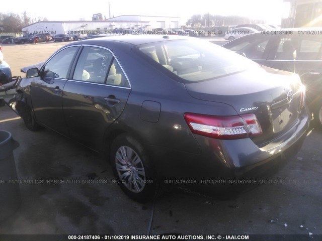 4T1BF3EKXBU151647 - 2011 TOYOTA CAMRY SE/LE/XLE GRAY photo 3