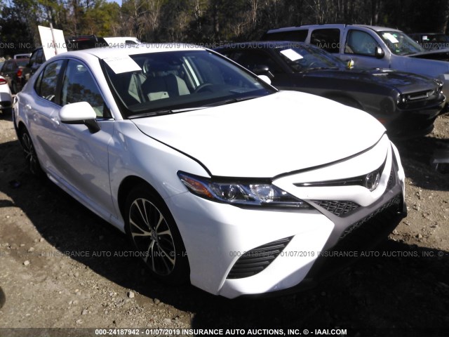 4T1B11HK3KU193124 - 2019 TOYOTA CAMRY L/LE/XLE/SE/XSE WHITE photo 1