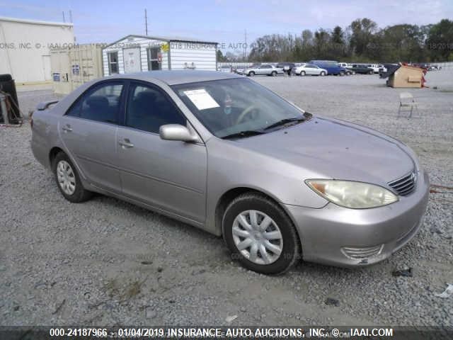 4T1BE32K05U559361 - 2005 TOYOTA CAMRY LE/XLE/SE SILVER photo 1