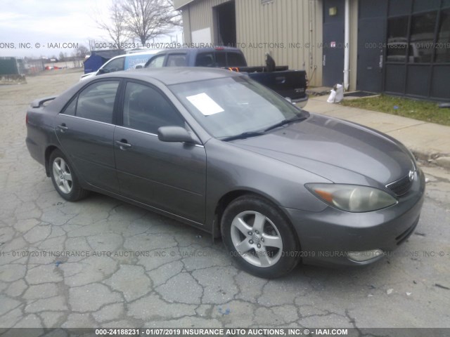 JTDBE32K120009769 - 2002 TOYOTA CAMRY LE/XLE/SE GRAY photo 1