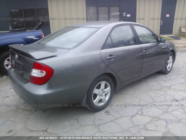 JTDBE32K120009769 - 2002 TOYOTA CAMRY LE/XLE/SE GRAY photo 4